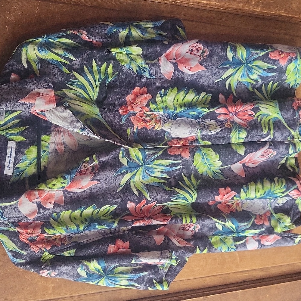 Tommy Bahama Floral Pattern Button Up.....size L/G..gray Tones SILK SHIRT